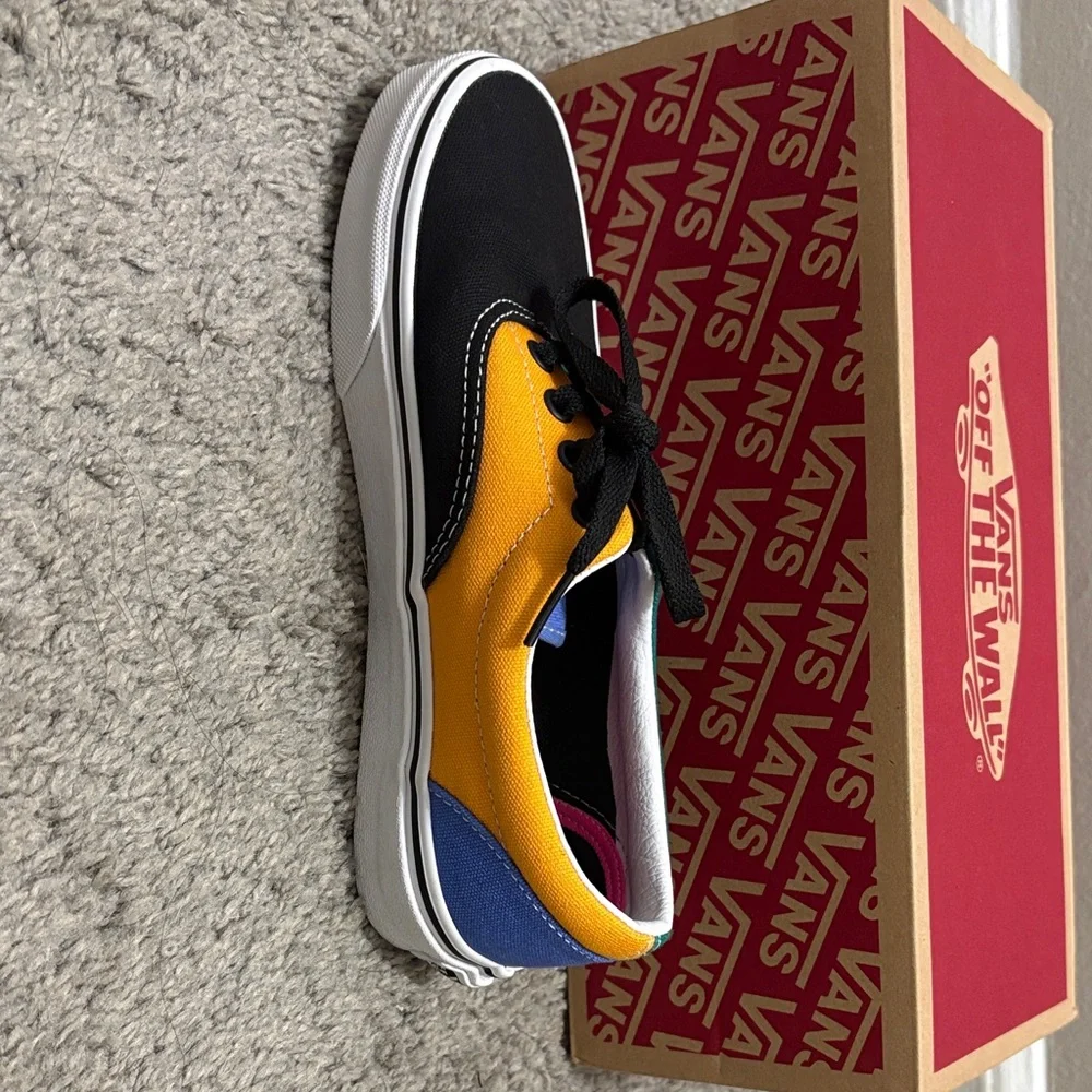 Vans Black and Green Sneakers with Blue Accents - Picture 3 of 5